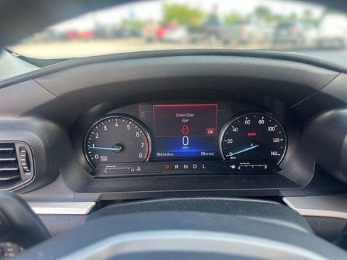 Used 2022 Ford Explorer XLT image 33
