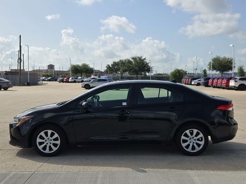 Used 2025 Toyota Corolla LE FWD image 7