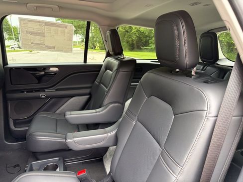 New 2026 Lincoln Aviator AWD image 18