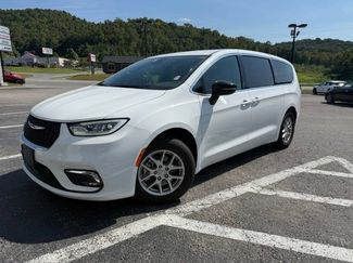 Used 2025 Chrysler Pacifica Select FWD video 1