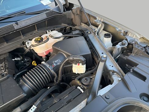 Used 2024 Chevrolet Silverado 1500 LT image 32