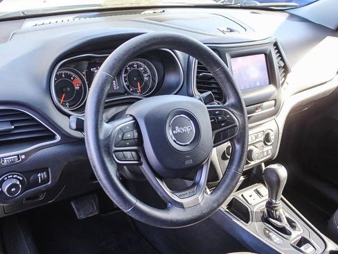 Used 2019 Jeep Cherokee Latitude w/ Popular Appearance Group image 23