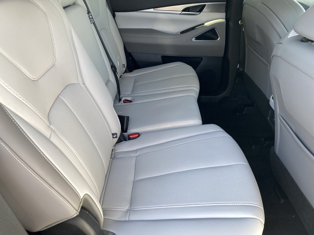 Certified 2027 INFINITI QX60 Luxe w/ Cargo Package FWD image 12