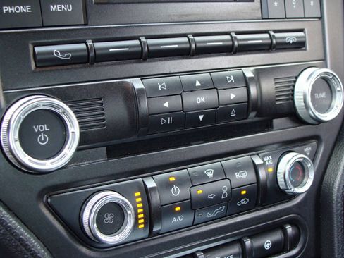 Used 2015 Ford Mustang Coupe image 19