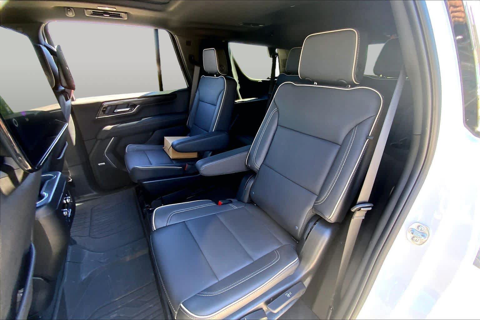 Used 2026 GMC Yukon Elevation w/ Elevation Premium Package AWD/4WD image 19
