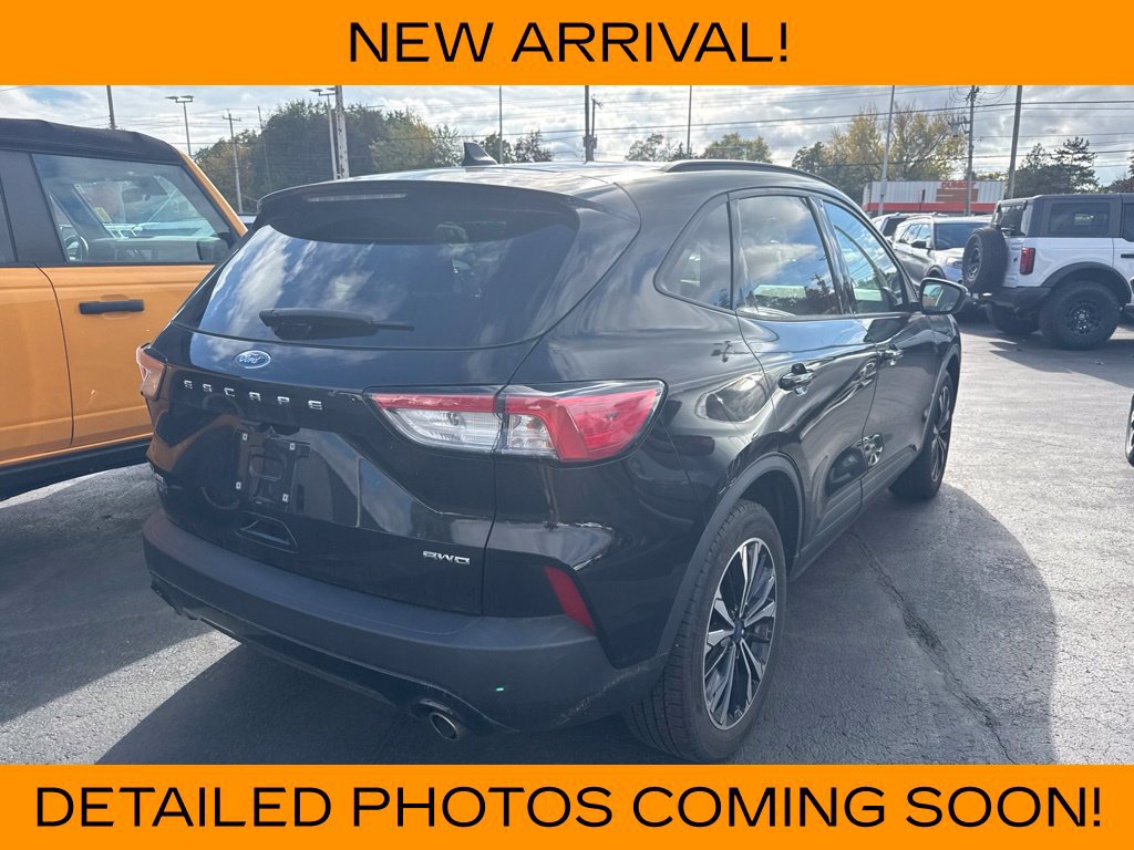 Used 2021 Ford Escape SE w/ SE Sport Appearance Package AWD/4WD image 2