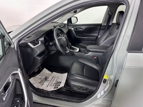 Used 2020 Toyota RAV4 XLE Premium image 19