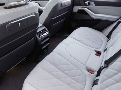 Certified 2024 BMW X5 xDrive40i w/ Premium Package AWD/4WD image 32