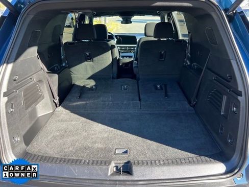 Used 2025 Chevrolet Traverse LT image 11