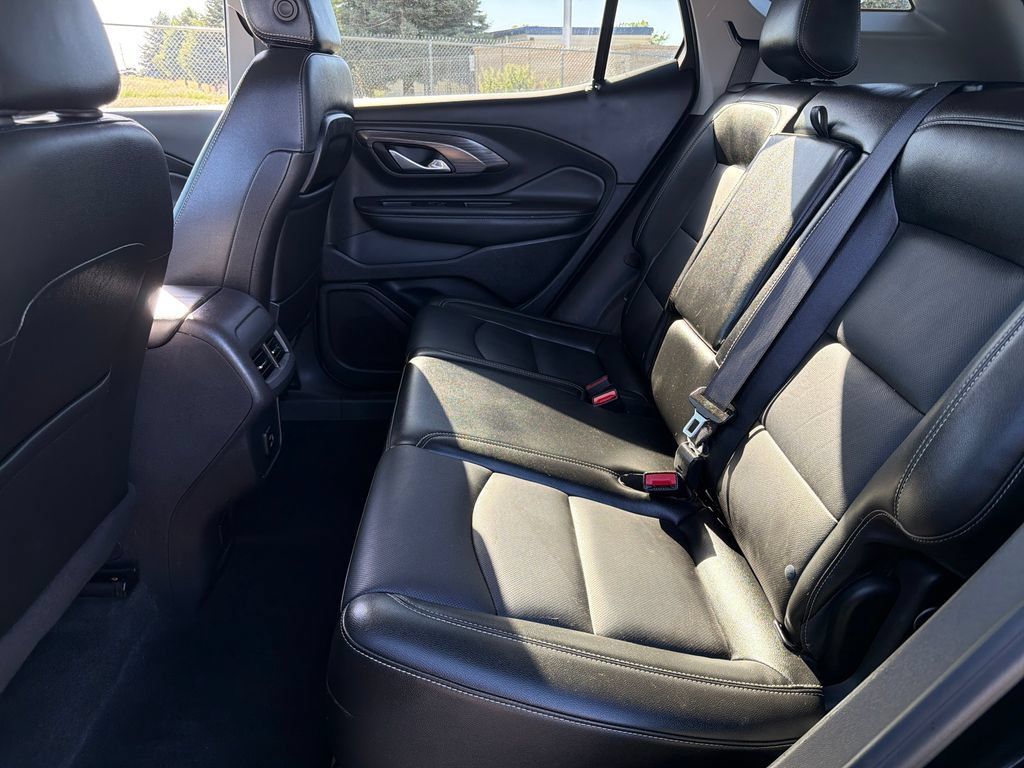 Used 2024 GMC Terrain SLT AWD/4WD image 24