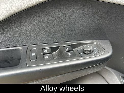 Used 2022 Volkswagen Taos SE image 19