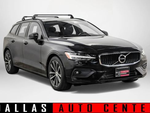 Used 2021 Volvo V60 T5 Momentum w/ Climate Package image 1