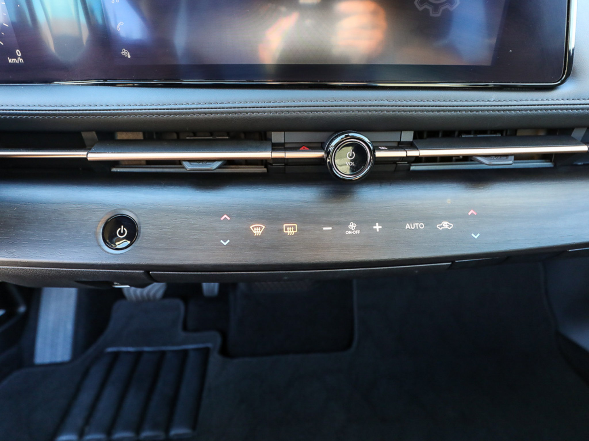 Used 2023 Nissan Ariya AWD image 19
