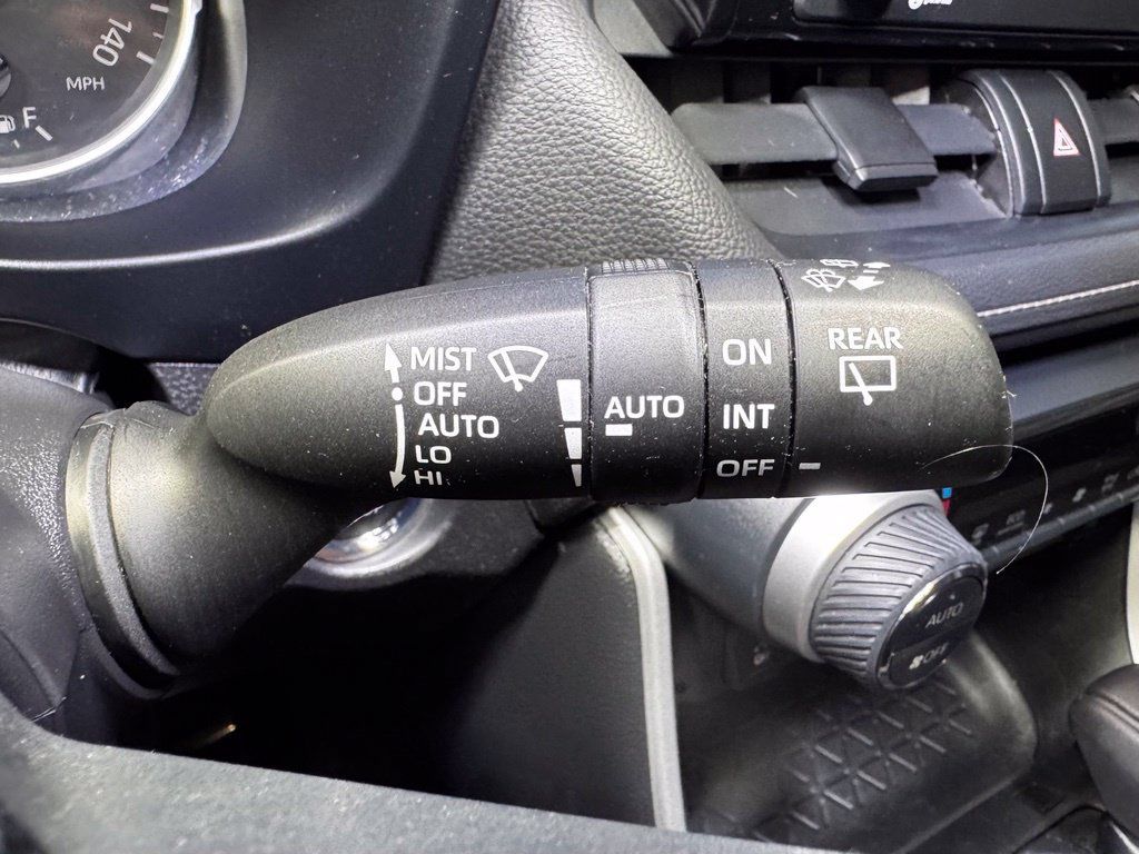 Certified 2021 Toyota RAV4 XLE w/ Convenience Package AWD/4WD image 31