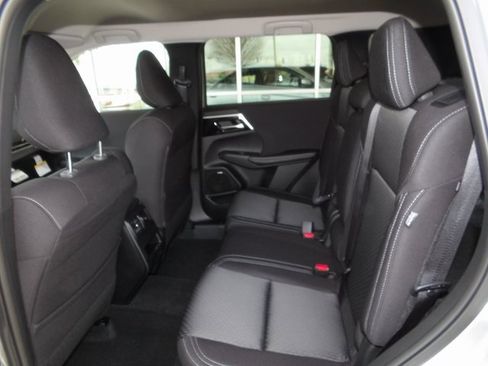 New 2025 Mitsubishi Outlander ES image 14