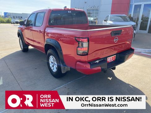 Used 2024 Nissan Frontier SV image 3