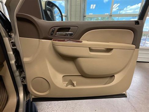 Used 2011 GMC Yukon SLT w/ SLT-2 Equipment Package AWD/4WD image 23