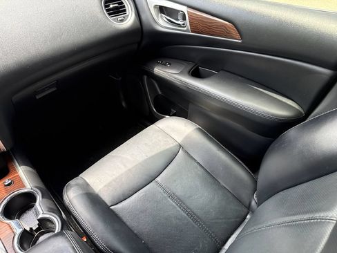 Used 2018 Nissan Pathfinder Platinum FWD image 14