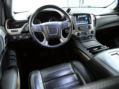 Used 2018 GMC Yukon Denali w/ Denali Ultimate Package AWD/4WD image 2