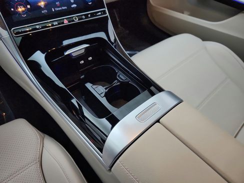 Used 2025 Mercedes-Benz C 300 Sedan image 19