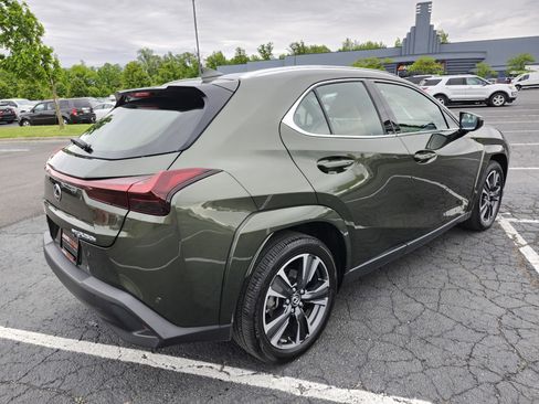 Used 2024 Lexus UX 250h AWD w/ Premium Package image 17