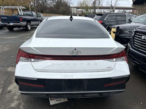 Used 2025 Hyundai Elantra Limited image 5