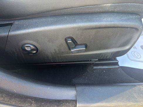 Used 2020 Chrysler 300 S RWD image 30