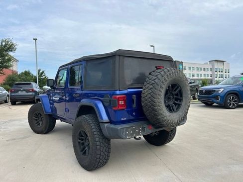 Used 2018 Jeep Wrangler Unlimited Sahara AWD/4WD image 4