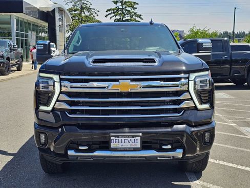 Used 2025 Chevrolet Silverado 2500 High Country w/ High Country Premium Package AWD/4WD image 8