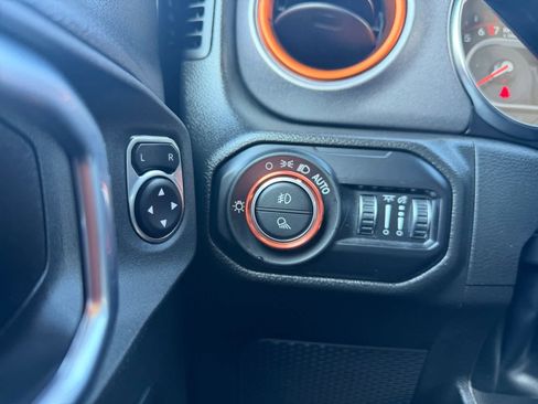 Used 2022 Jeep Gladiator Mojave w/ Cold Weather Group image 21