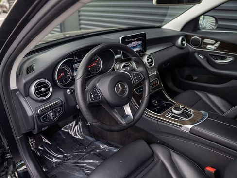 Used 2017 Mercedes-Benz C 300 4MATIC Sedan image 4