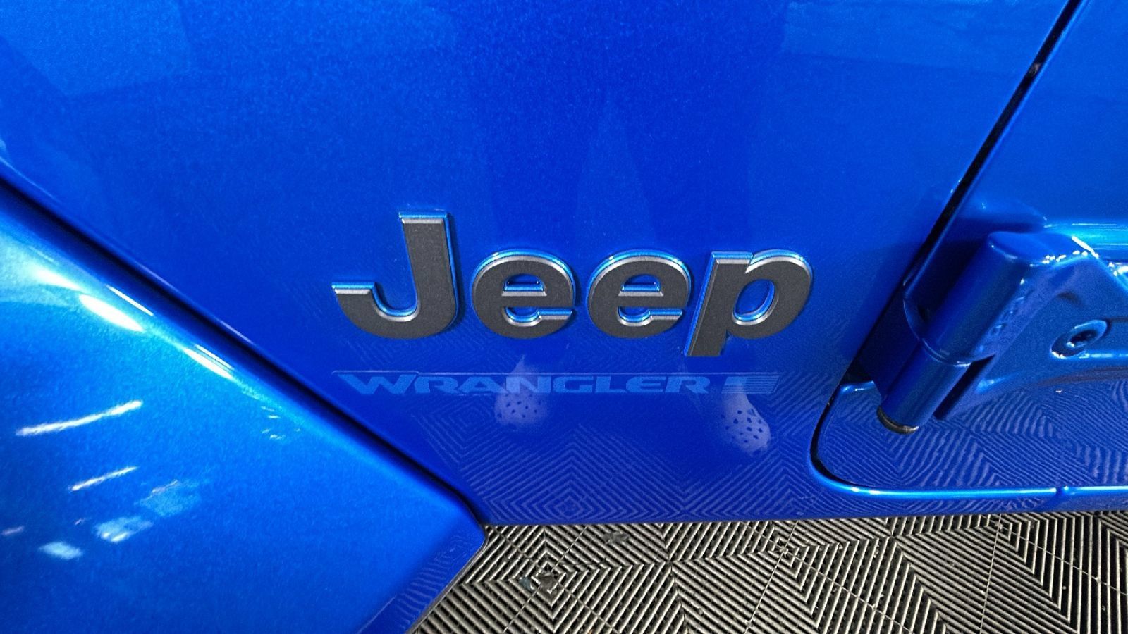 Used 2024 Jeep Wrangler Unlimited w/ Convenience Group AWD/4WD image 11