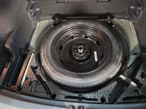 Used 2021 Volkswagen Tiguan SE R-Line image 9