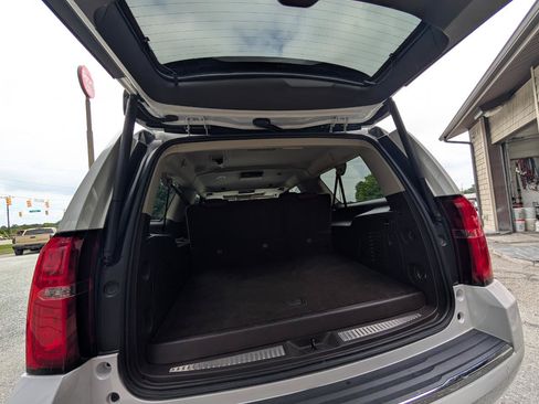 Used 2020 Chevrolet Suburban Premier w/ Premier 6.2L Value Package AWD/4WD image 27