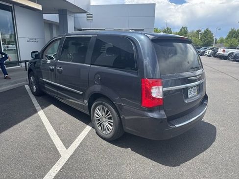 Used 2014 Chrysler Town & Country Touring-L w/ Driver Convenience Group FWD image 3