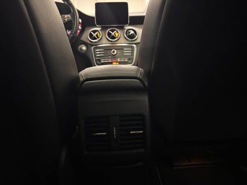 Used 2015 Mercedes-Benz CLA 250 image 25