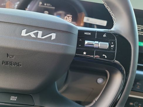 New 2027 Kia Carnival LX FWD image 23
