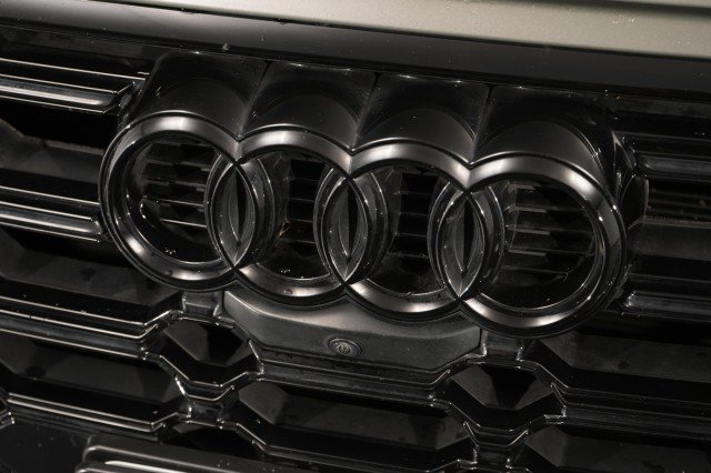 Used 2023 Audi SQ5 Prestige w/ Prestige Package AWD/4WD image 6