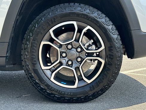 Certified 2022 Jeep Grand Cherokee Trailhawk w/ Advanced Protech Group II AWD/4WD image 16