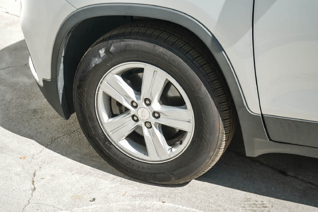 Used 2019 Chevrolet Trax LT w/ LT Convenience Package FWD image 11