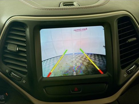 Used 2016 Jeep Cherokee Trailhawk w/ Comfort/Convenience Group image 13