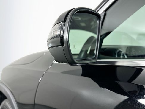 Used 2025 Mercedes-Benz GLB 250 image 16