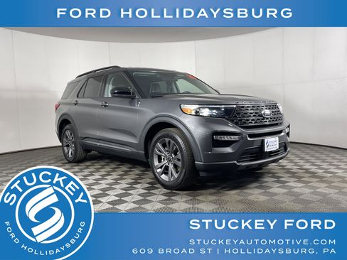 Used 2022 Ford Explorer XLT w/ Equipment Group 202A image 1