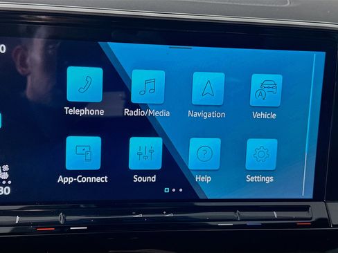 Used 2025 Volkswagen Atlas Cross Sport SE FWD image 21
