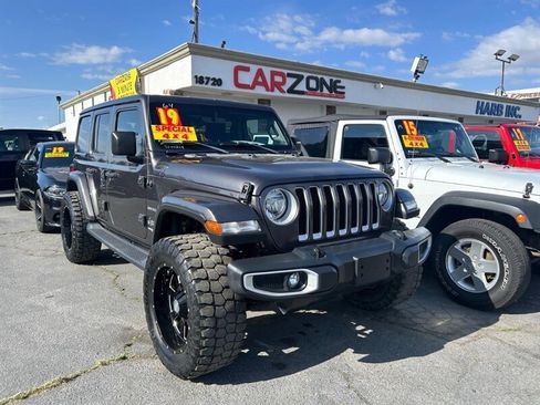 Used 2019 Jeep Wrangler Unlimited Sahara w/ Uconnect 4C Nav & Sound Group AWD/4WD image 30
