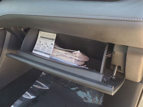 Used 2020 Toyota Highlander XLE image 22