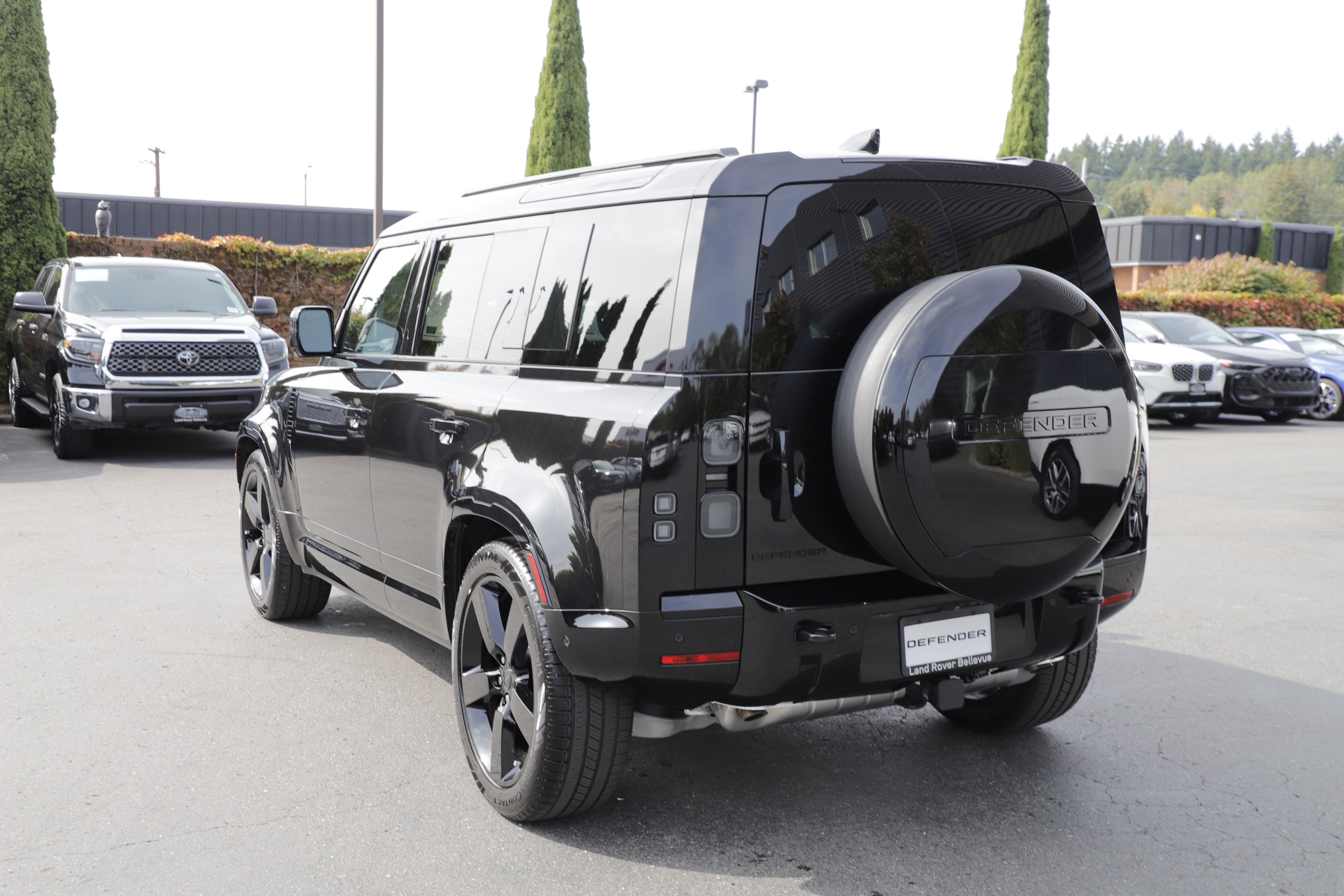 New 2026 Land Rover Defender 110 X-Dynamic SE AWD/4WD image 5