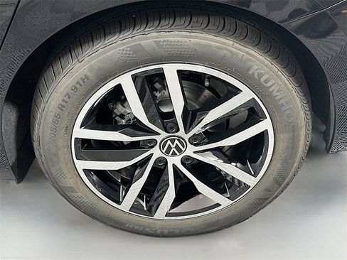 New 2025 Volkswagen Jetta SE image 7