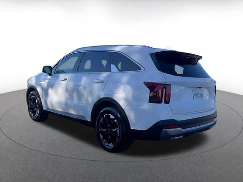 Used 2024 Kia Sorento S image 10