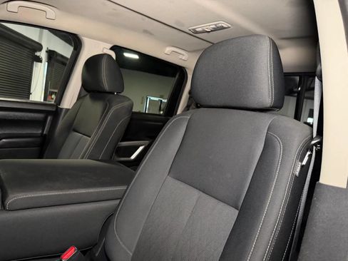Used 2018 Nissan Titan S AWD/4WD image 25